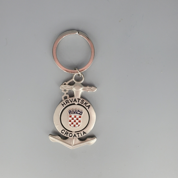 Croatia Rotating Anchor Keychain - Picture 1 of 5